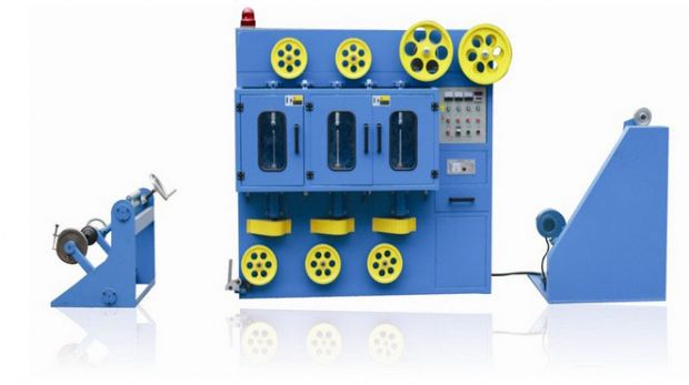 Tri-layer taping machine